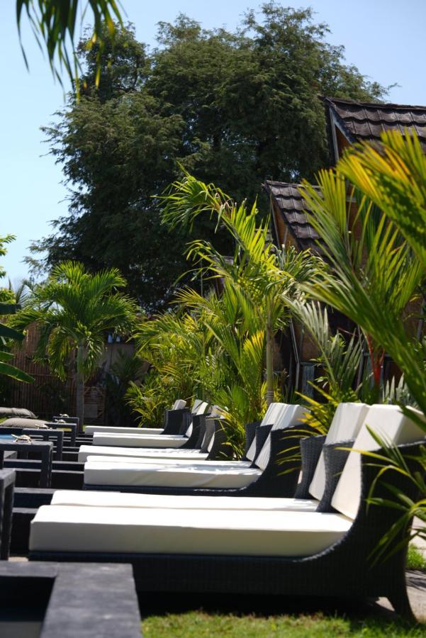 Copacabana Gili Air Hotel Exterior photo